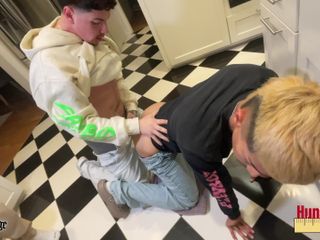 Hung Papi: Hung papi preso em prato lavador fodido cru