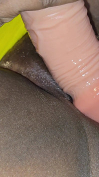 Seksi sheron sarı sari büyük götlü kraliçe sert sikiş 13 inç büyük dildo oyunu