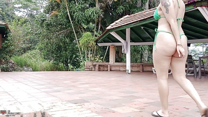 Vayolet: 在一个阳光明媚的下午，我操了我继妹的男友