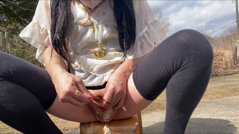 megu2002: No119 吃炒面夹着夹子