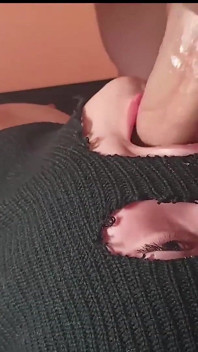 Mon demi-frère m’a trompé la bouche pour ma chatte !
