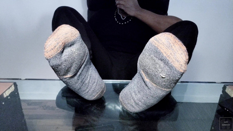 Soft Soleman: मैं अपने चमकदार मर्दाना तलवों को उजागर करता हूं (2025)