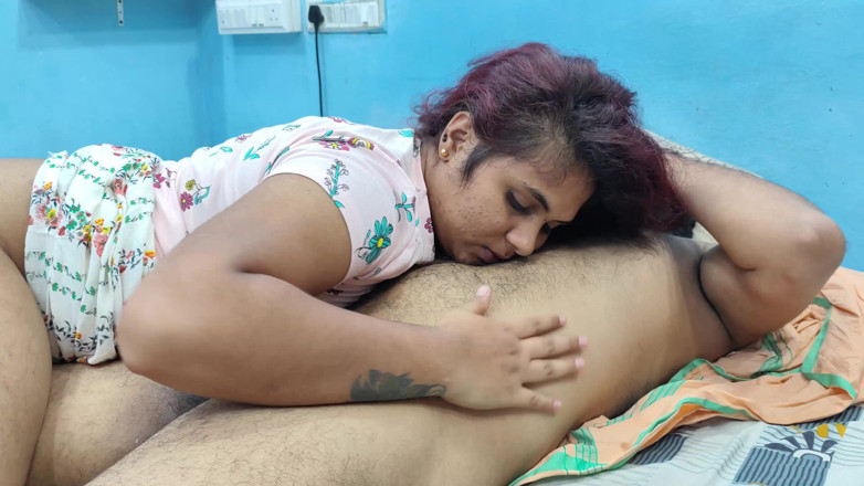 Vaigavarun45: Chica lamiendo y romance con chico