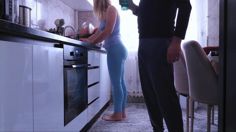 CoupleForFun2023: キッチンでルームメイトに中出しした