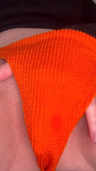 Kåt skönhet rör vid sig själv medan hon drömmer om sexuell njutning