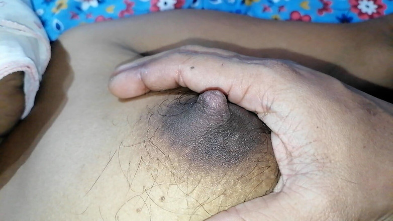 Sweety In Bed: 真正的业余自制印度美丽的德西继母毛茸茸的阴户剃光和硬操