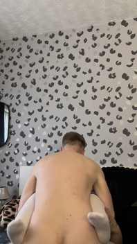 마누라를 따먹는 망사에 있는 Sissy Cuck 남편