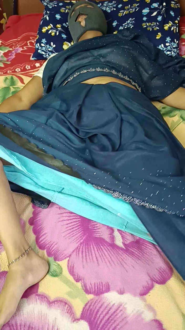 Decent couples: 印度美丽的泰卢固阿姨幽灵操逼阴户热身whail操阿姨