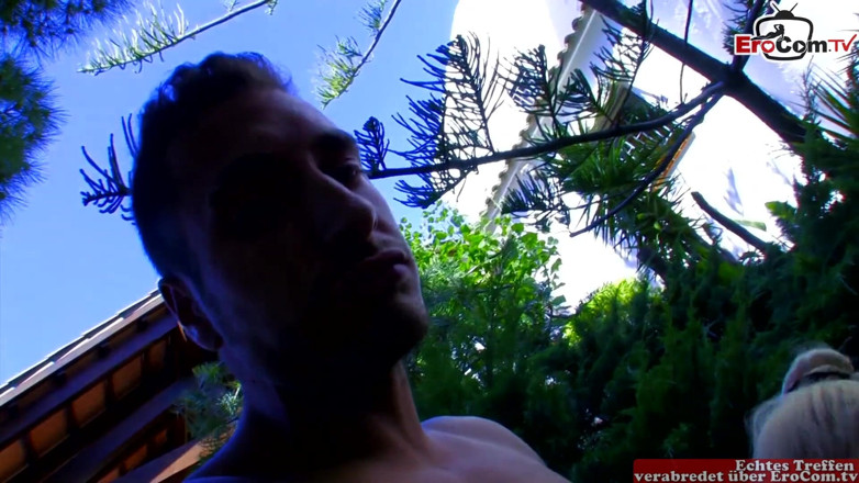 EroCom: Sexe à trois trous en plein air avec une salope blonde...