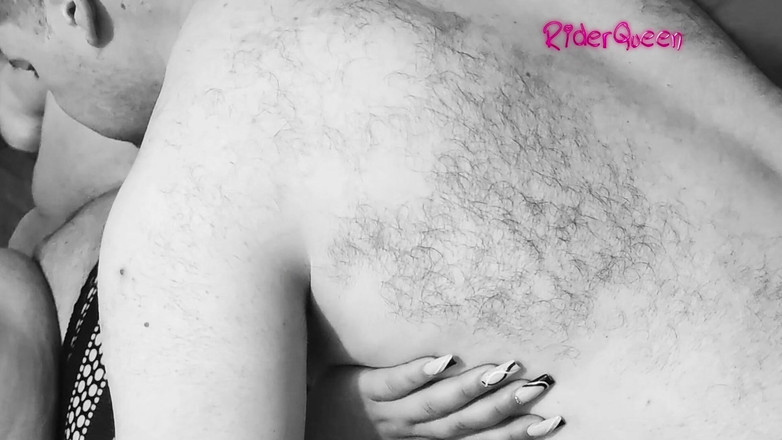 Riderqueen: Riderqueen只为你服务，给粉丝的视频。