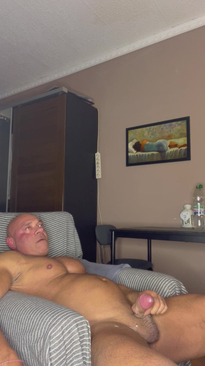 Mr. Guru: ボディビルダーの自慰