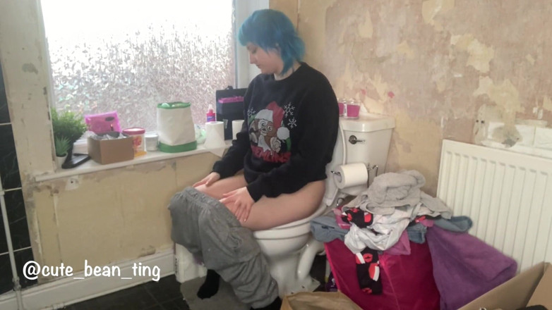 Alice Bean: The Toilet Voyeur
