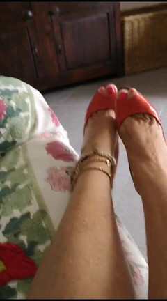 Reginalovefeet: 내 빨간 샌들