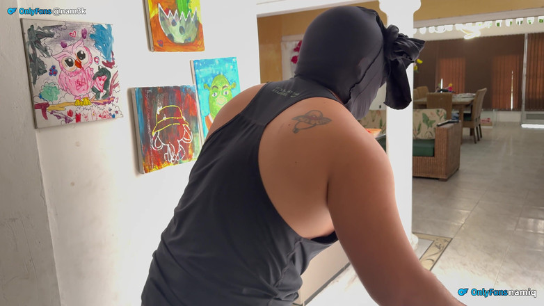 Roxxan: Вора, который поедает киски, попадается и получает по заслугам.