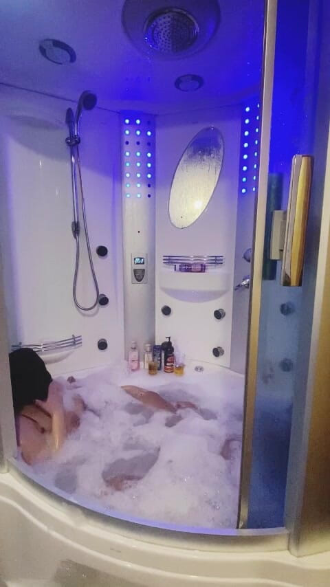 Six my and wife: Diversão árabe no chuveiro