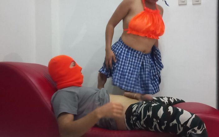 Martin13: Aku dientot dengan kecepatan maksimal sama ibu tiriku yang super...