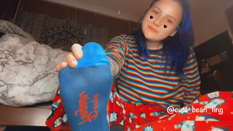 Alice Bean: बदबूदार पैर चाटना