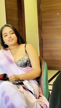 Une prof indienne sexy se fait baiser par un étudiant dans le cours de scolarité