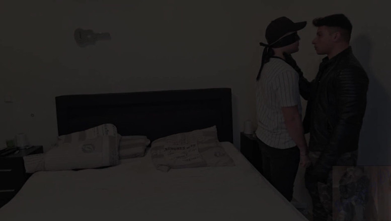 boyzxy212: 내 게이 창녀를 사용했고 그의 엉덩이를 맨손으로 따먹어