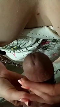 Bradavky Si hrají se svorkami, první BDSM expirace