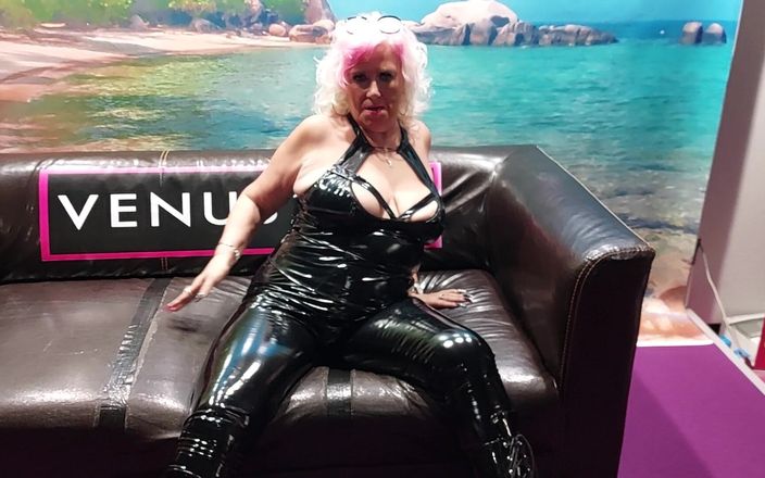 PureVicky66: Madura Pure Vicky se mostra em hot wetlook outfit