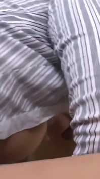 신디 크로포드는 그것을 뒤에서 끝까지 느끼는 것을 좋아합니다