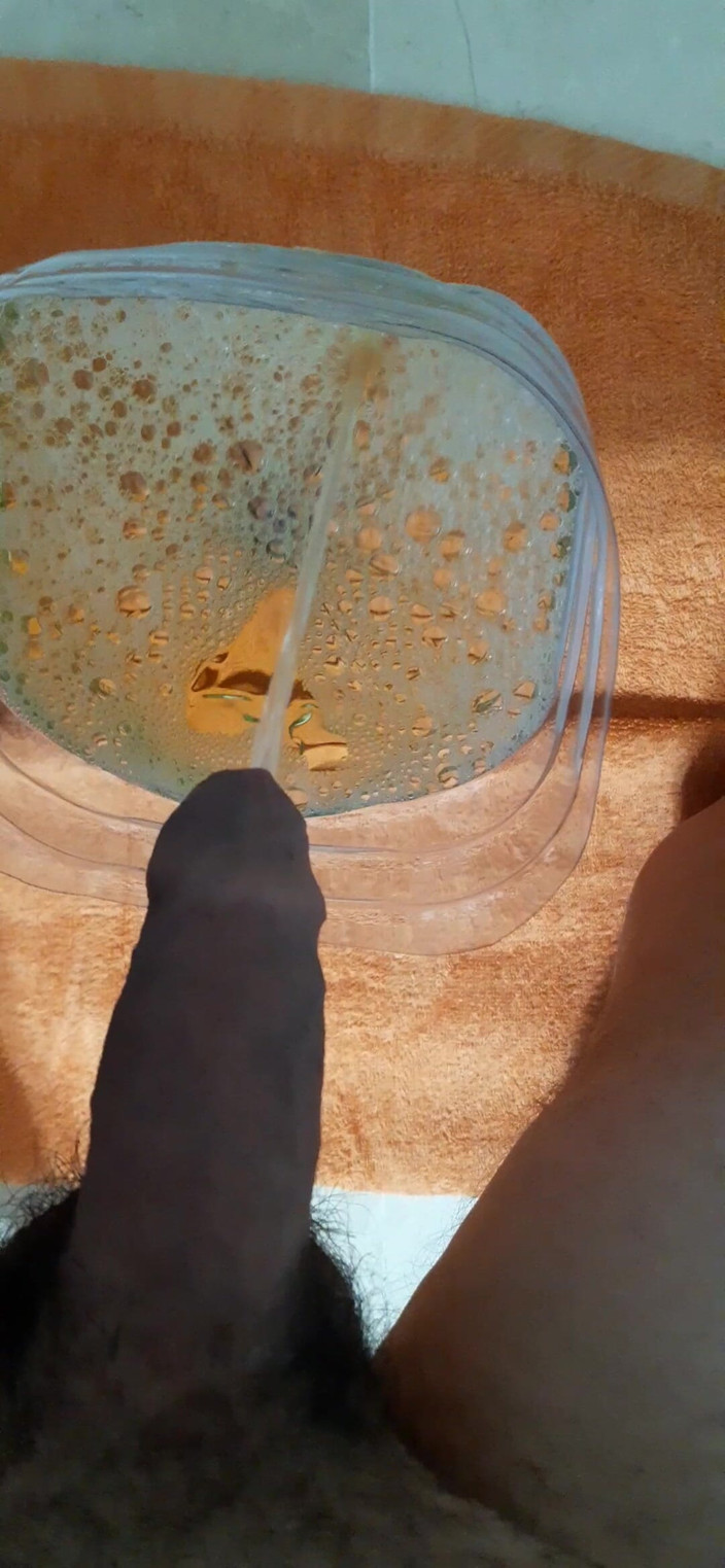 Orinadas_jmv54: Pișare într-o sticlă