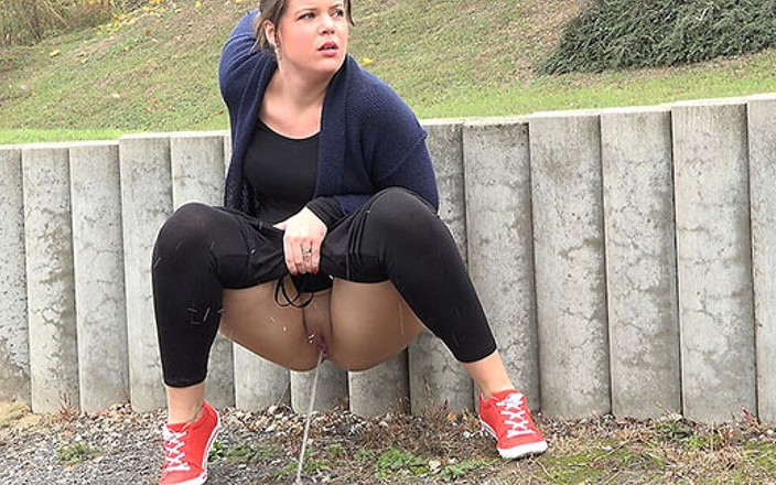 Puffy Network: Piss-Stream von Got2Pee, wo mädchen pissen kommen