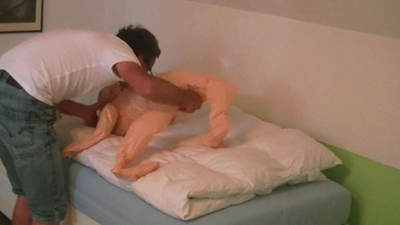 Mark Hannes: Masturbação com boneca sexual creampie