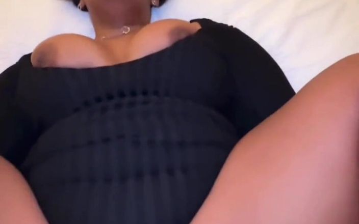 Bigbootybackshotz: Nói chuyện tục tĩu trong khi chơi con cu khổng...
