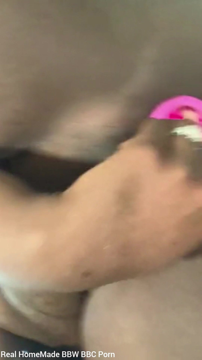 Super sexy ebony cuties: Anální kolík hluboko v mém zadku Stále můj klitoris buší...