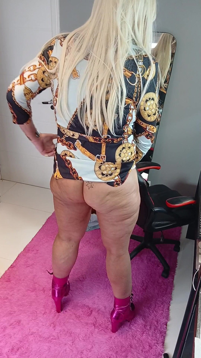 Sexy ass CDzinhafx: Tiny Dress &amp; Lots of Oil: 23 Minutes Leading to the Perfect...