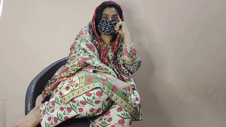 Faryal: Bari Baji Ne Di Chote Bhai Apni Chut-čistá hindská konverzace