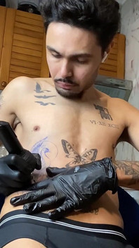 I Went to Get a Tattoo, Got a Hard Cock and Jerked off Until I Came