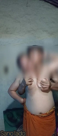 Stiefmutter heiß und sexy möpse spielen nippel