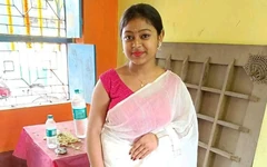 मैं अपनी सौतेली बहन को जोर से चोदता हूं और उसे दिखाता हूं कि मैं समलैंगिक नहीं हूं, मैं अंत में उसके अंदर वीर्य छोड़ता हूं