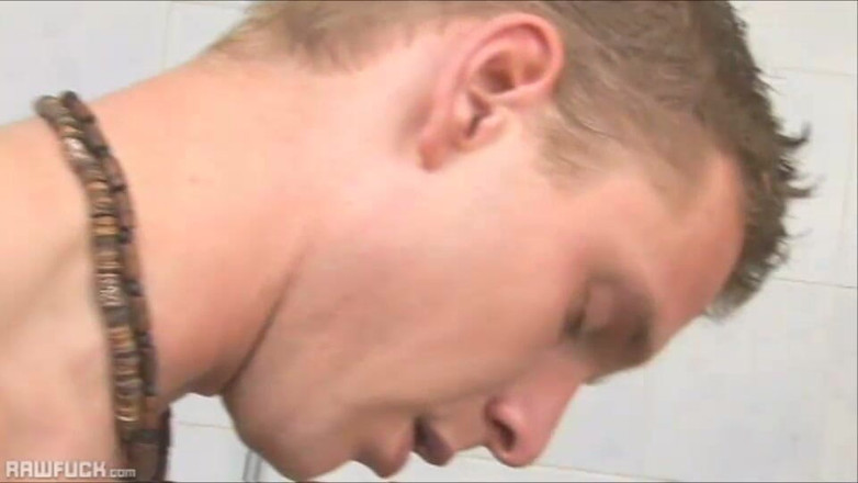 Raw Fuck: Terli futbol sikicileri döl duşu alıyor