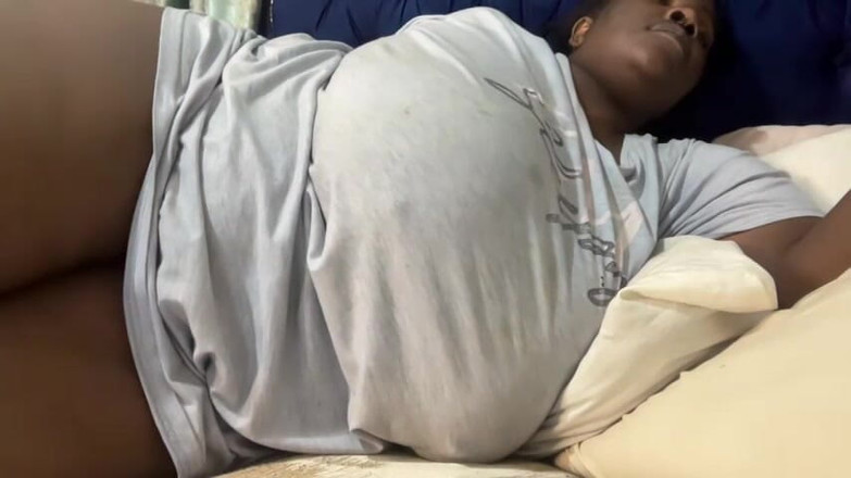 Legendary Booty Overdose: काली एसएसबीबीडब्ल्यू कपड़े उतारना और वाइब्रेटर पीड़ा