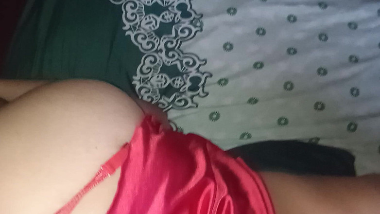 Eatrella j: 请慢下来，你的鸡巴很粗，很痛