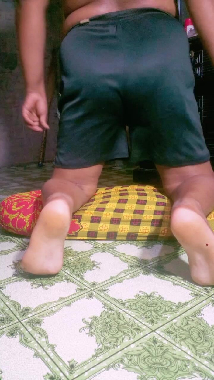 Sadia vabi: Je me doigte la chatte par une grosse brinjal