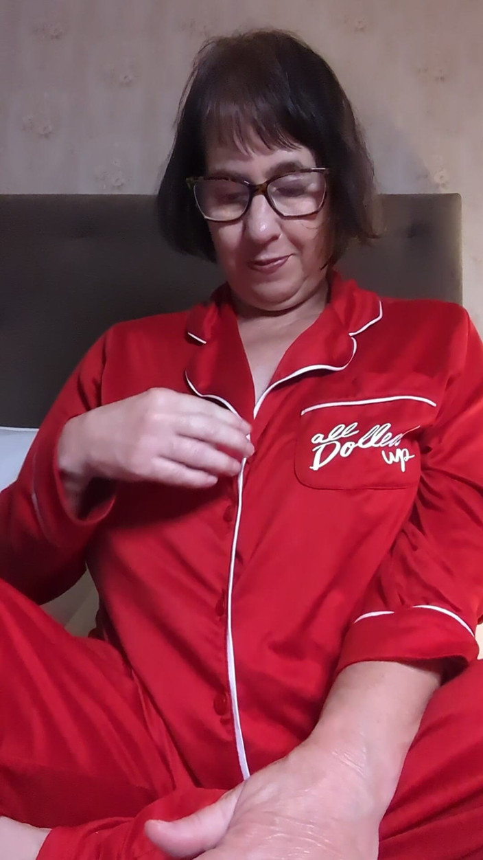 BustyBrendaxx: Erotic Story Time Just Before Bed