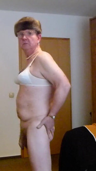 Crossdresser Andreas Beim Pissen Und Wichsen