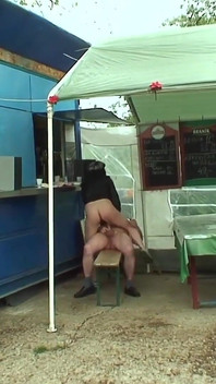 Jsem ztracen a žádám o informace v oblasti výměnou za šukání s mojí velmi sexy, velmi těsnou a oholenou kundičkou