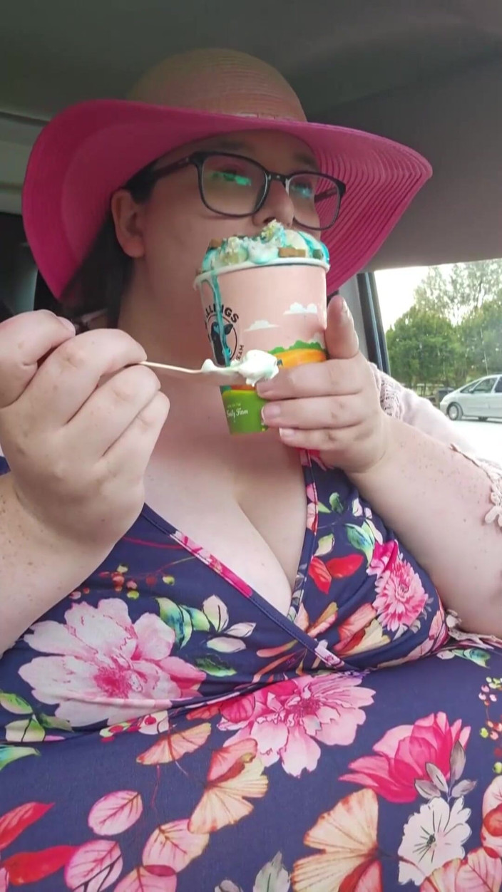 SSBBWLadyBrads: アイスクリームを食べよう
