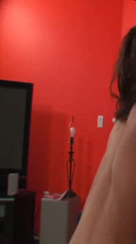 สาวผิวดำลายสักโดนเย็ดมุม POV ด้วยควยดำบนโซฟา