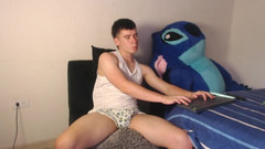 Icyhot707: Latino Joven Grande Se Masturba Por Encima De Los Pantalones