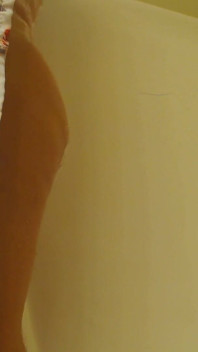 Pawg milf zeept kont en poesje onder de douche