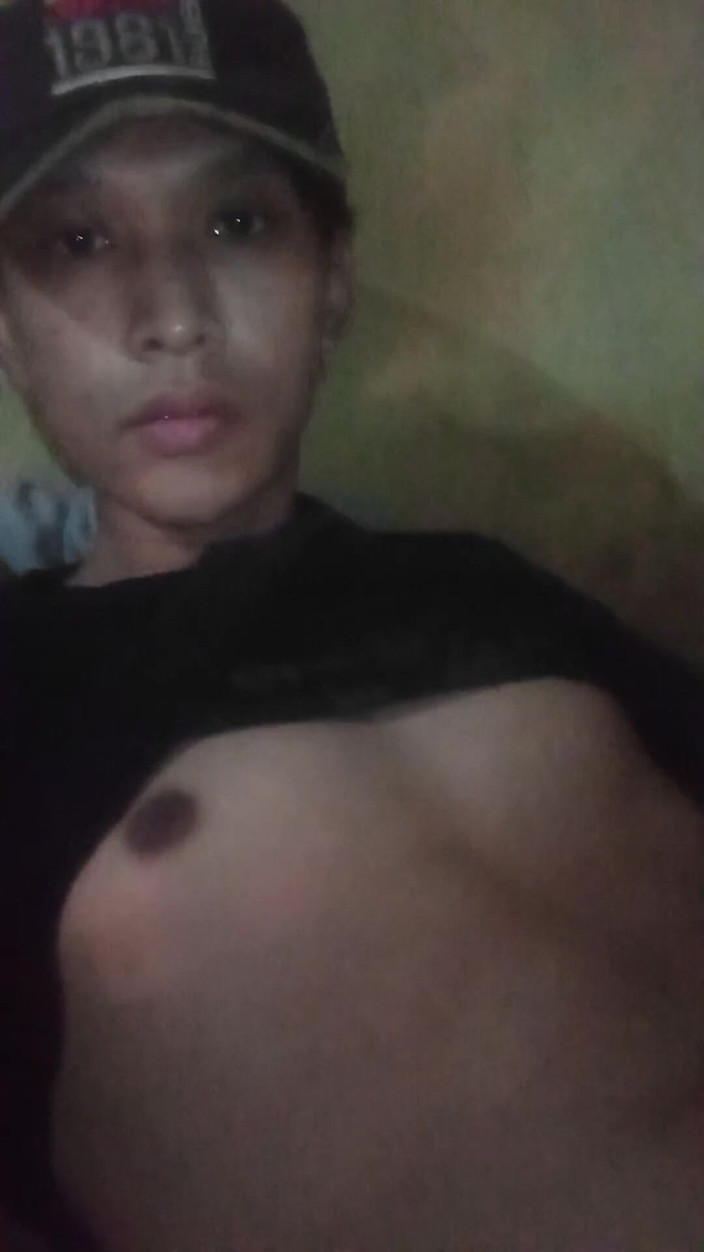 Louswee: Czapki z głów, luźne ubrania - Rozpływaj się w moim pokoju