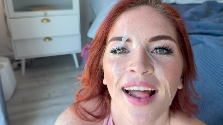 Zoeneli: Sa demi-sœur rousse sexy le laisse toujours baiser sa chatte étroite...