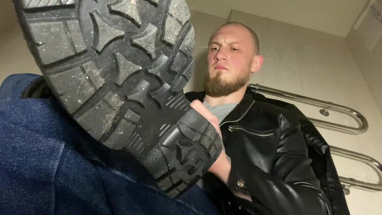 Hunky time: Leder-chef Raucht